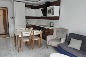 Luxury Apartment, 1 Double Bed with Sofa bed, Garden View | Private kitchen | Mini-fridge, oven, dishwasher, cookware/dishes/utensils