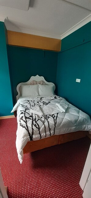 Schreibtisch, schallisolierte Zimmer, Bügeleisen/Bügelbrett, Bettwäsche