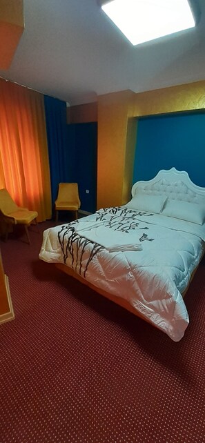 Schreibtisch, schallisolierte Zimmer, Bügeleisen/Bügelbrett, Bettwäsche
