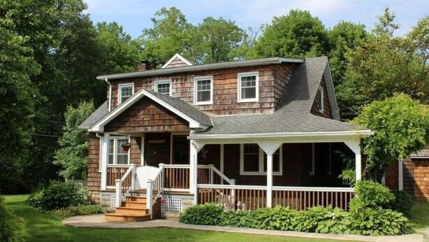 A two-story wooden house with a porch, a small front yard, and a clear sky. - Gettysburg Getaway! Battlefields/Wineries/Ski! (Orrtanna)