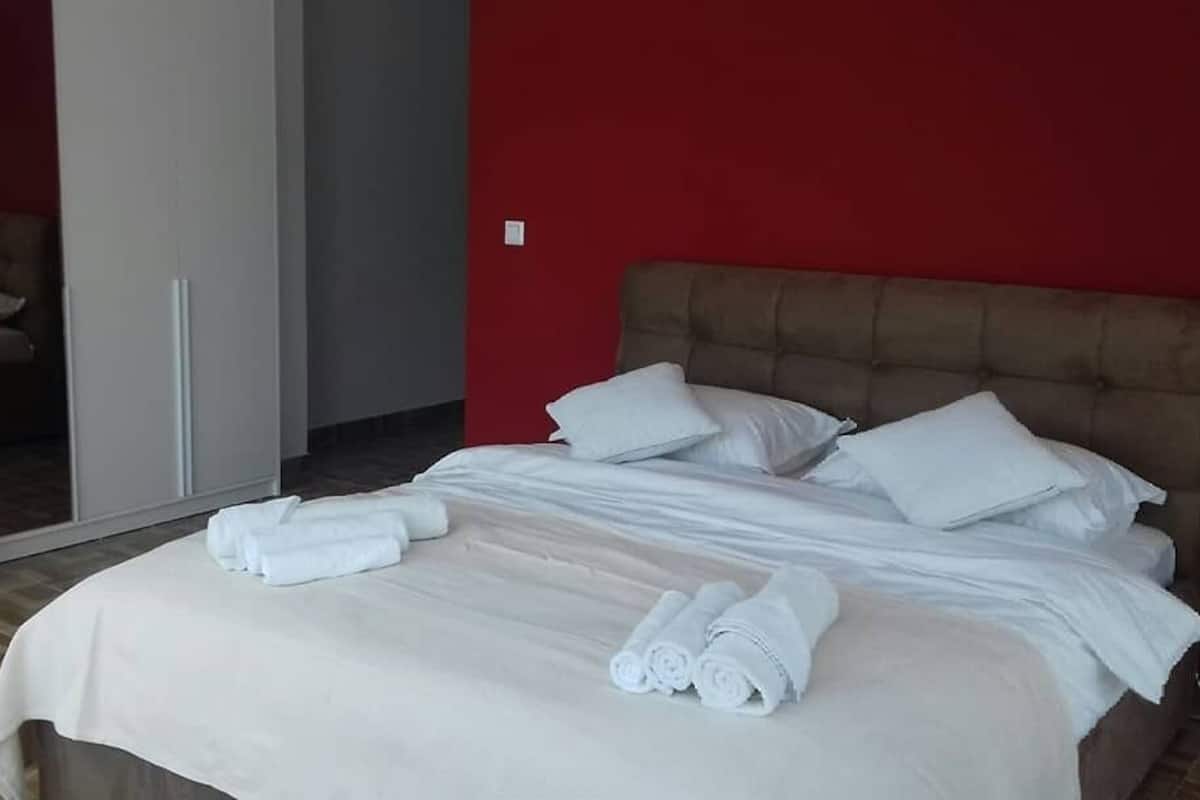 Deluxe Room (King) | Free WiFi, bed sheets