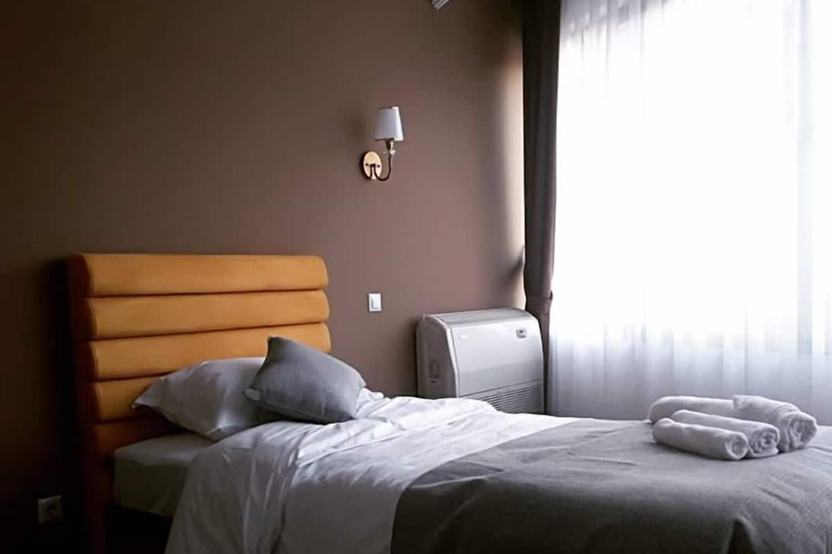 Single Room | Free WiFi, bed sheets