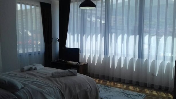 Deluxe Room (King)