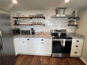 Fridge, microwave, oven, stovetop - Downtown!!  Located in the Cultural District - One Block to Yacht Club (Plymouth)