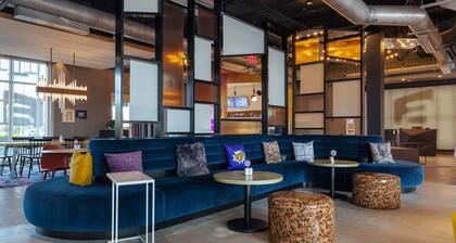 Aloft Orlando Lake Buena Vista