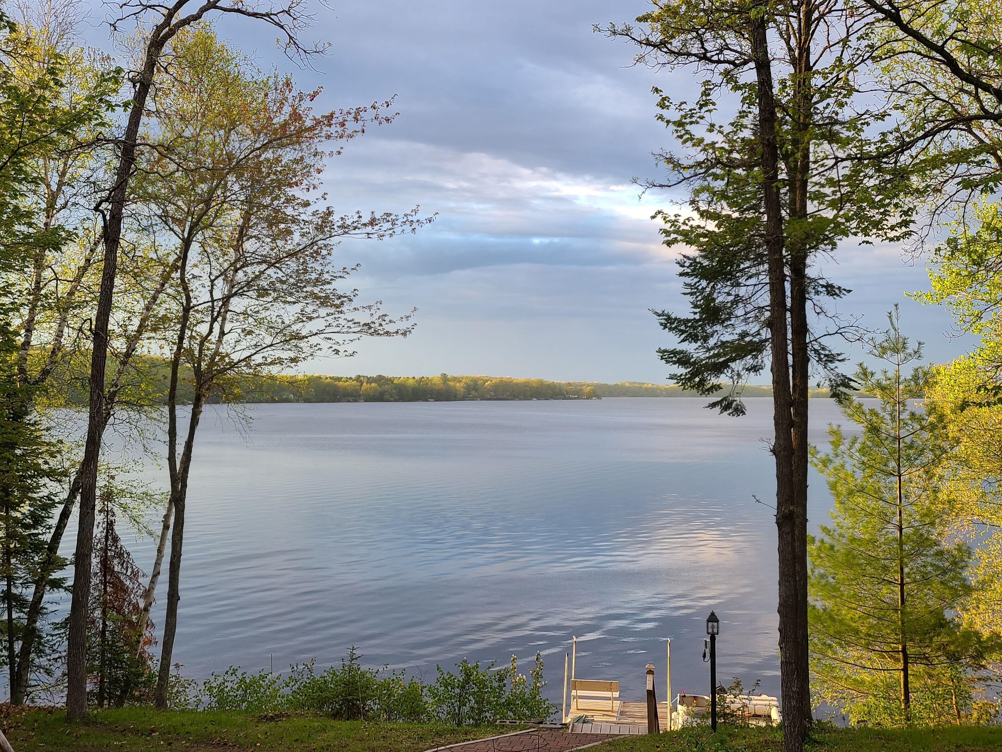 Ozzie's Lakehouse - Comfy and cozy, with amazing lake views!