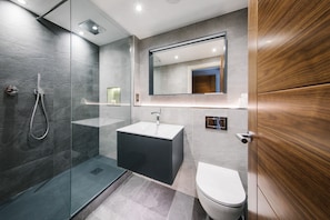 Luxury House, Ensuite, Courtyard View | Bathroom - Carus House @ Carus Green (Kendal)