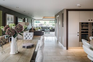 Luxe huis, en-suite badkamer, uitzicht op de binnenplaats | Restaurant