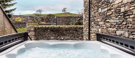 Luxury House, Ensuite, Courtyard View | Garden