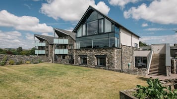 Luxury House, Ensuite, Courtyard View | Garden