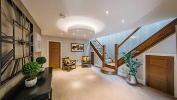 Luxury House, Ensuite, Courtyard View | Lobby