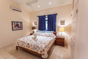 Villa de lujo, 3 habitaciones, alberca privada, vista al océano | 3 habitaciones, decoración personalizada y muebles diferentes