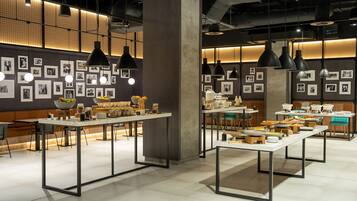 Desayuno inglés diario (GBP 15 por persona)