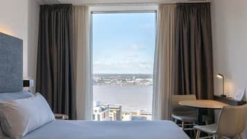Innside Twin Room | Gratis minibar, pengeskab på værelset, skrivebord, lydisolering