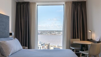 The Innside Room - Twin | Minibar con snack e bevande gratuite, cassaforte in camera
