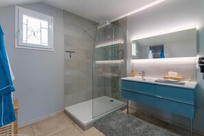 Chambre double, salle de bain privée (Chambre Fontainebleau) | Salle de bain