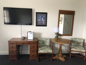 Dobbeltrom – standard, 2 dobbeltsenger, ikke-røyk (Not Pet friendly) | Individuelt dekorert, individuelt innredet og strykejern/-brett