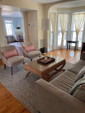 Smart-TV, leker og bøker