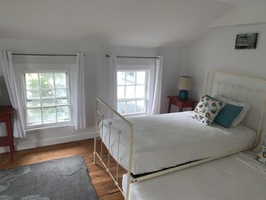 3 bedrooms, desk, iron/ironing board, travel crib