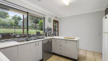 Fridge, microwave, stovetop, dishwasher