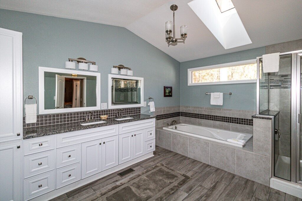 Bathtub, towels