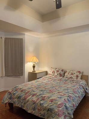 2 bedrooms, desk, iron/ironing board, travel crib