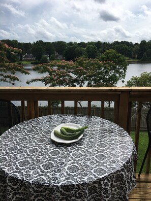 Outdoor dining - Atlanta Vacation House with  Lake (Lithonia)