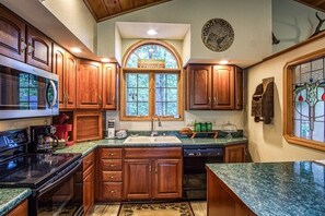 Fridge, microwave, oven, stovetop - 18802 - 2 Granada Way (Hot Springs Village)