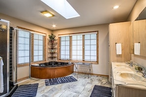 Bathtub, towels