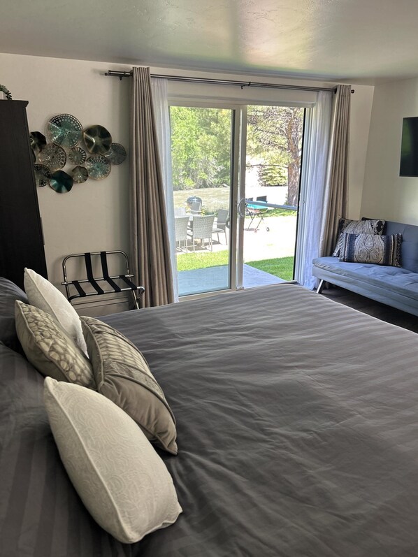 1 bedroom, iron/ironing board, WiFi, bed sheets - Riverside Mountain Retreat, Ruby of the Rockies (Redstone)