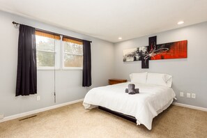 4 bedrooms, iron/ironing board, WiFi, bed sheets