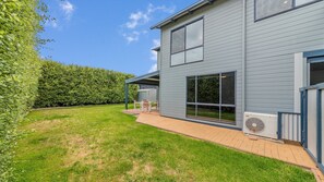 Property grounds - Matthew Court, Cowes. Perfect family holiday house in quiet court! (Cowes)