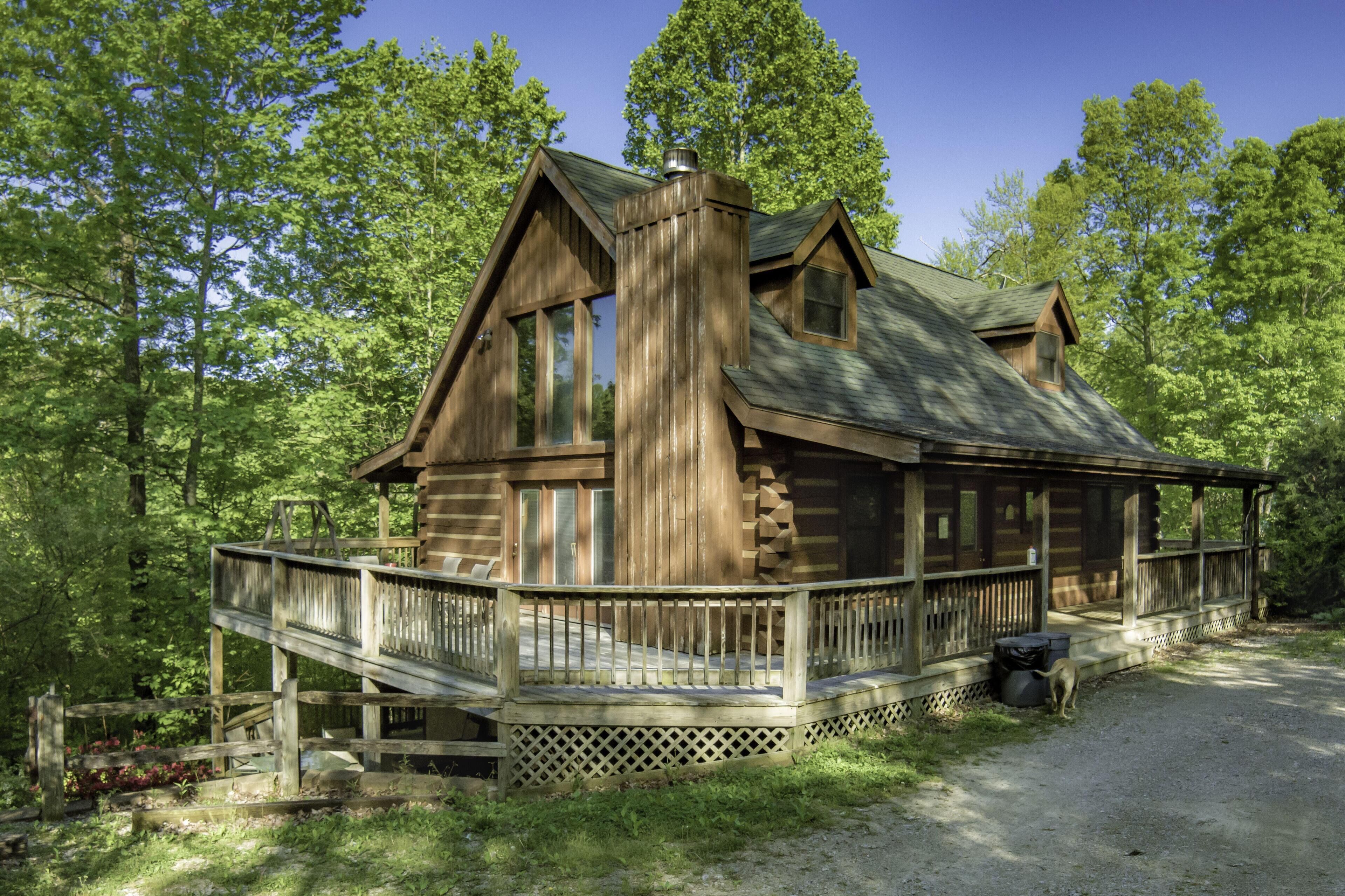 Sweet and Secluded Log Home with Outdoor Hot Tub!