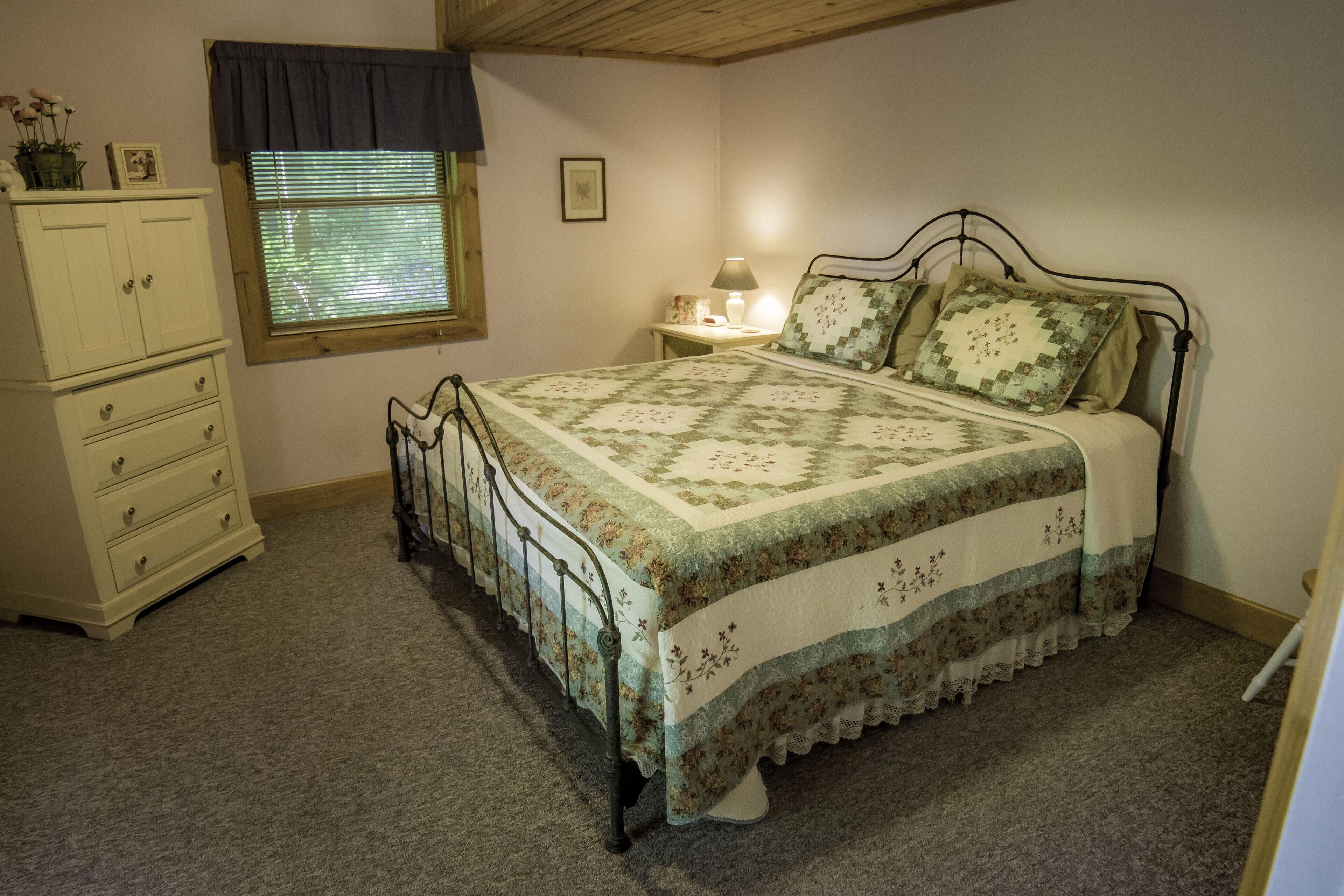 4 bedrooms, iron/ironing board, bed sheets