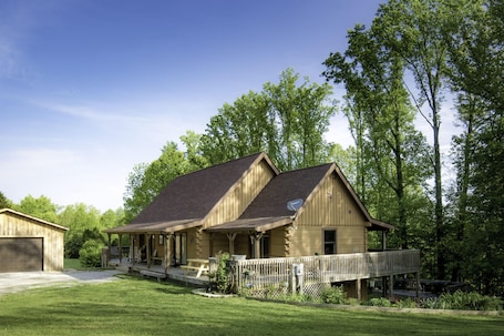 Exterior. Couples Getaway with Outdoor Hot Tub!