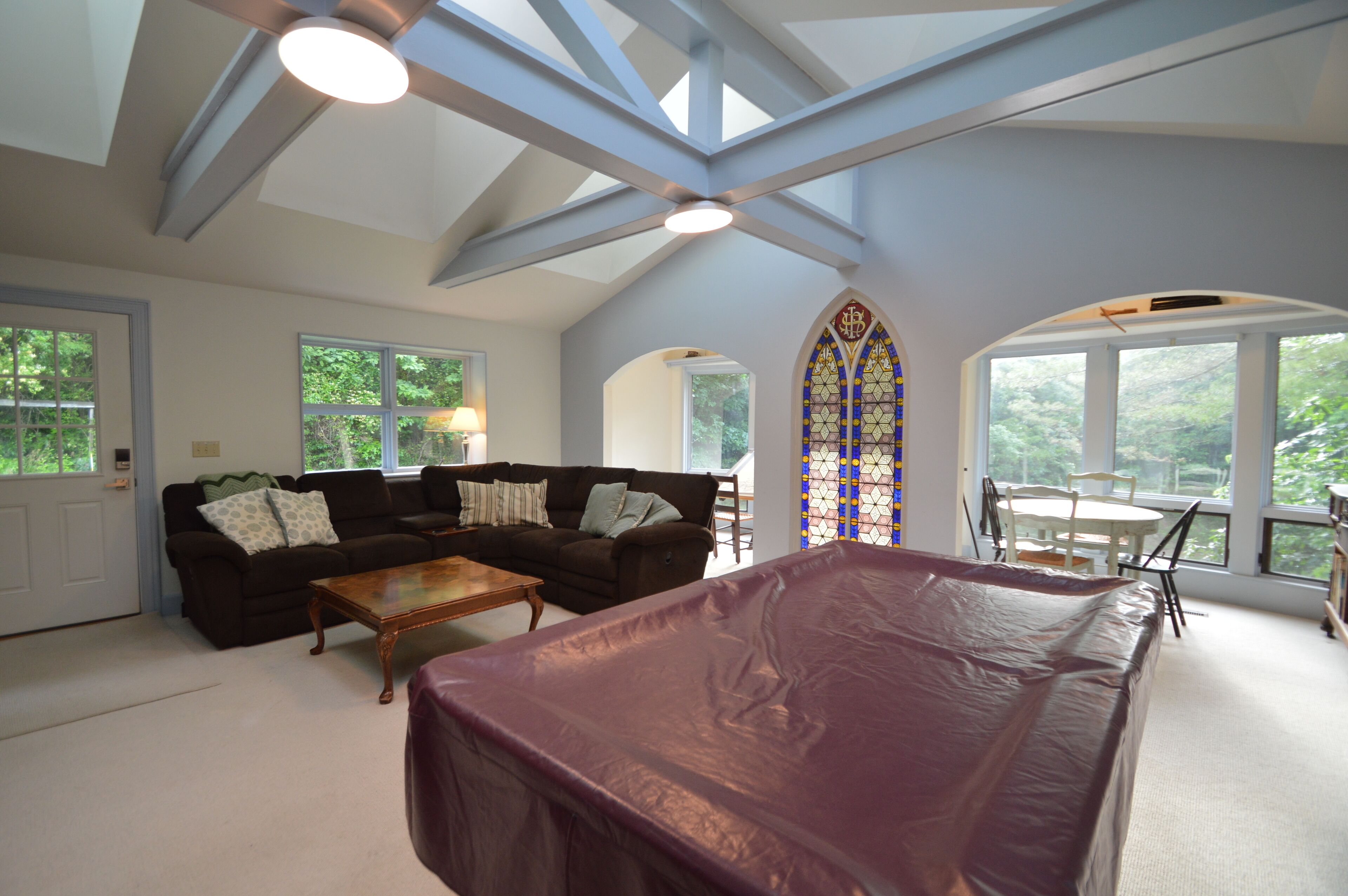 Over 200 acres, pet-friendly, Satellite WiFi, DirecTV, & pool table.