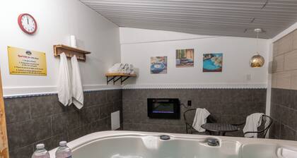 Downtown Riverside 2 Queens | Hot Tub | Breakfast Included