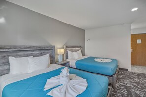 1 bedroom, iron/ironing board, WiFi, bed sheets - Downtown Riverside 2 Queens | Hot Tub | Breakfast Included (Pagosa Springs)