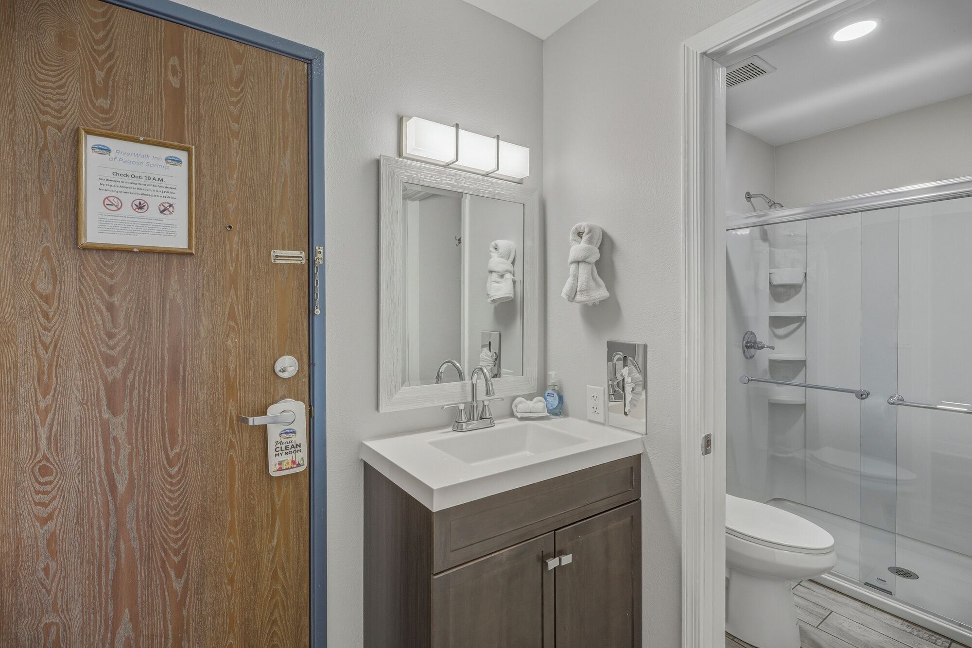 淋浴设施、吹风机、毛巾