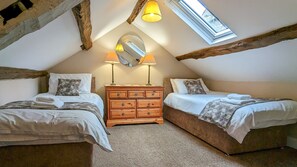 4 chambres, lit de bébé portatif, Wi-Fi, literie fournie