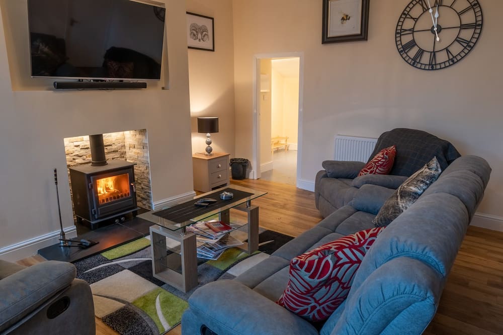 High Gregg Hall Farm Cottage - Pet-friendly & Family-friendly Cottage near Kendal and Windemere.
