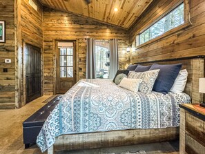 1 bedroom, free WiFi, bed sheets - Somewhere With You -Features a hot tub & fire pit; accommodates 2 to 4 guests.   (Broken Bow)