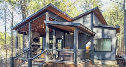 Somewhere With You -Features a hot tub & fire pit; accommodates 2 to 4 guests.