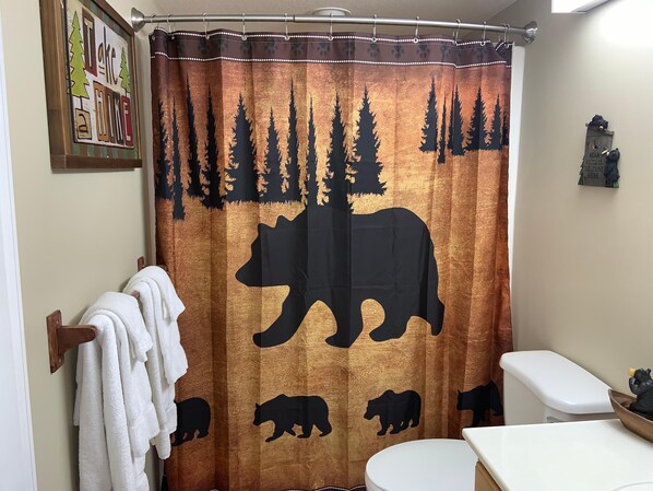 Condo, Multiple Beds (201 Colonial Crest Pigeon Forge Retre) | Bathroom