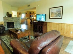 Condo, Multiple Beds, Golf View (3106 Golf View Hillcrest  In The Hear) | Living room