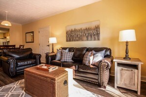 Condo, Multiple Beds, Golf View (1203 Golf View Towers Bears Den) | Living room