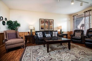 Apartamento, varias camas, vistas al jardín (3107 Golf View Hillcrest Garden Terra) | Sala de estar