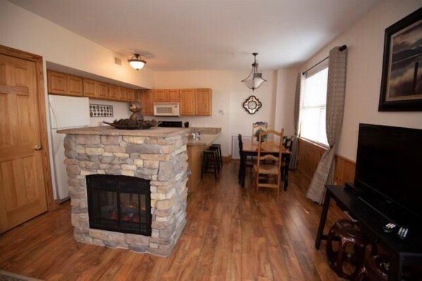 Condo, Multiple Beds (3212 Golf View Hillcrest The Veranda ) | Living room | TV, fireplace, DVD player