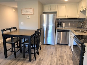 Condo, Plusieurs lits, vue sur le terrain de golf (1404 Golf View Towers Smoky Mtn Beara) | Cuisine privée | Réfrigérateur, four à micro-ondes, surface de cuisson, lave-vaisselle