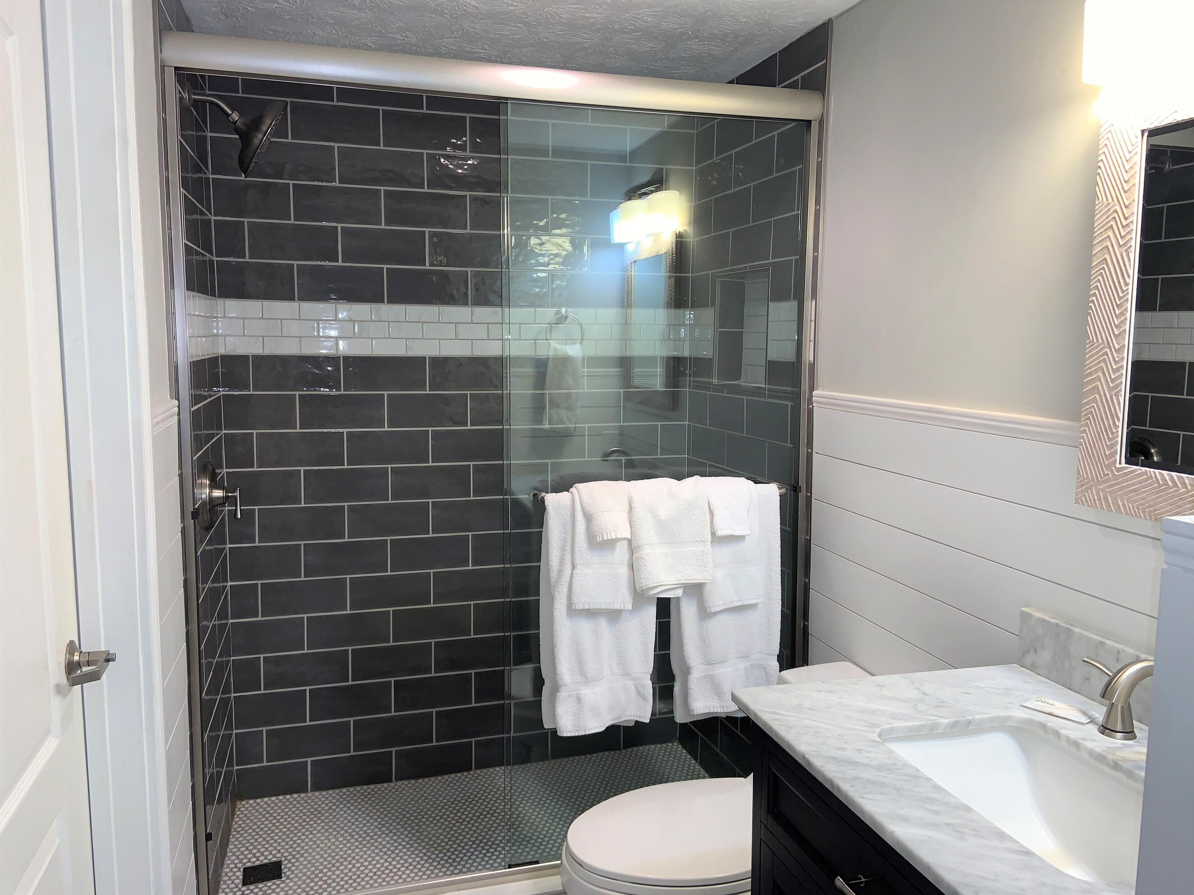Apartment, Mehrere Betten, Blick auf den Golfplatz (1404 Golf View Towers Smoky Mtn Beara) | Badezimmer | Haartrockner, Handtücher